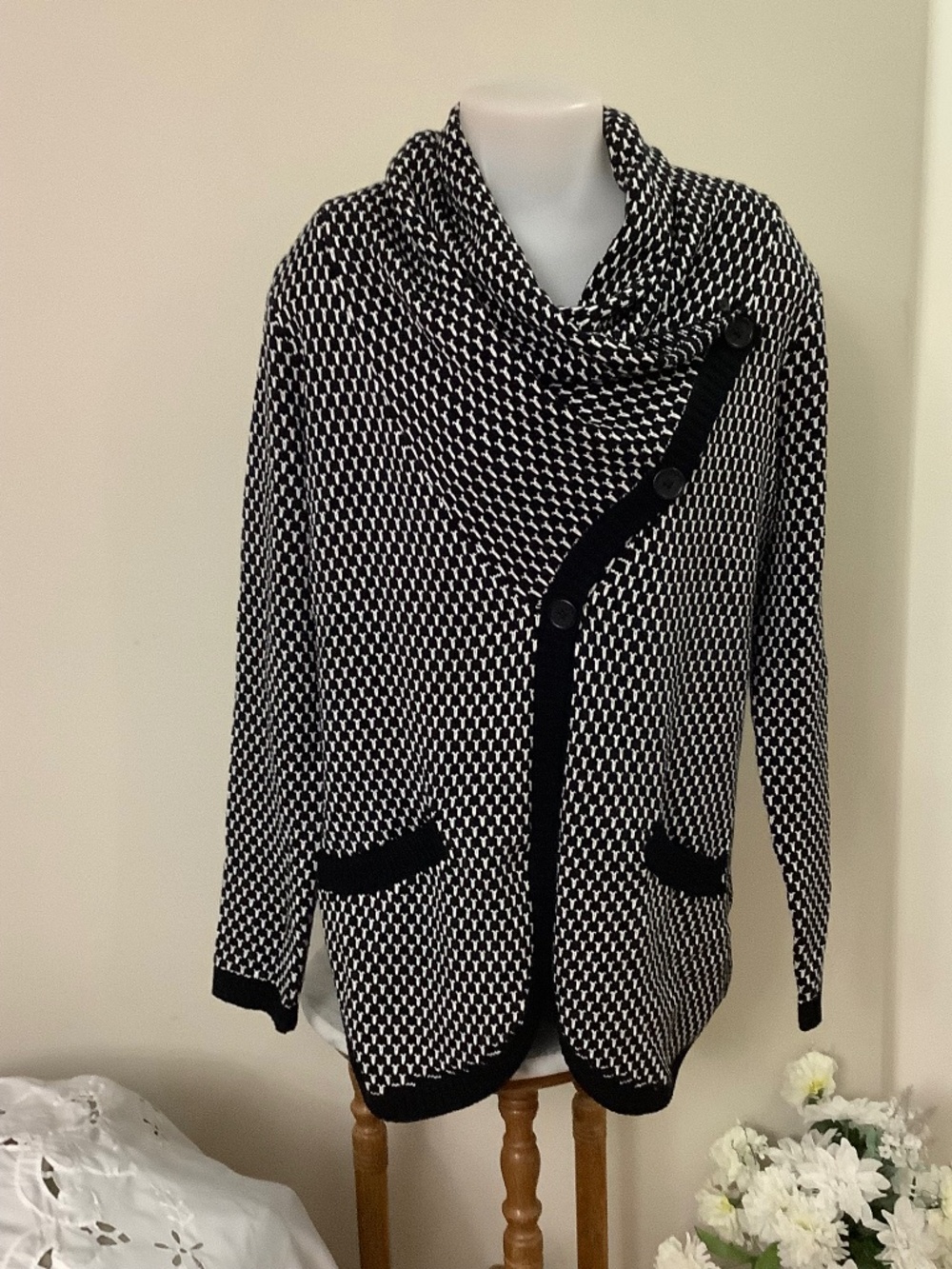 Ricki’s Classy TexturedCardigan Medium 35-37 bust